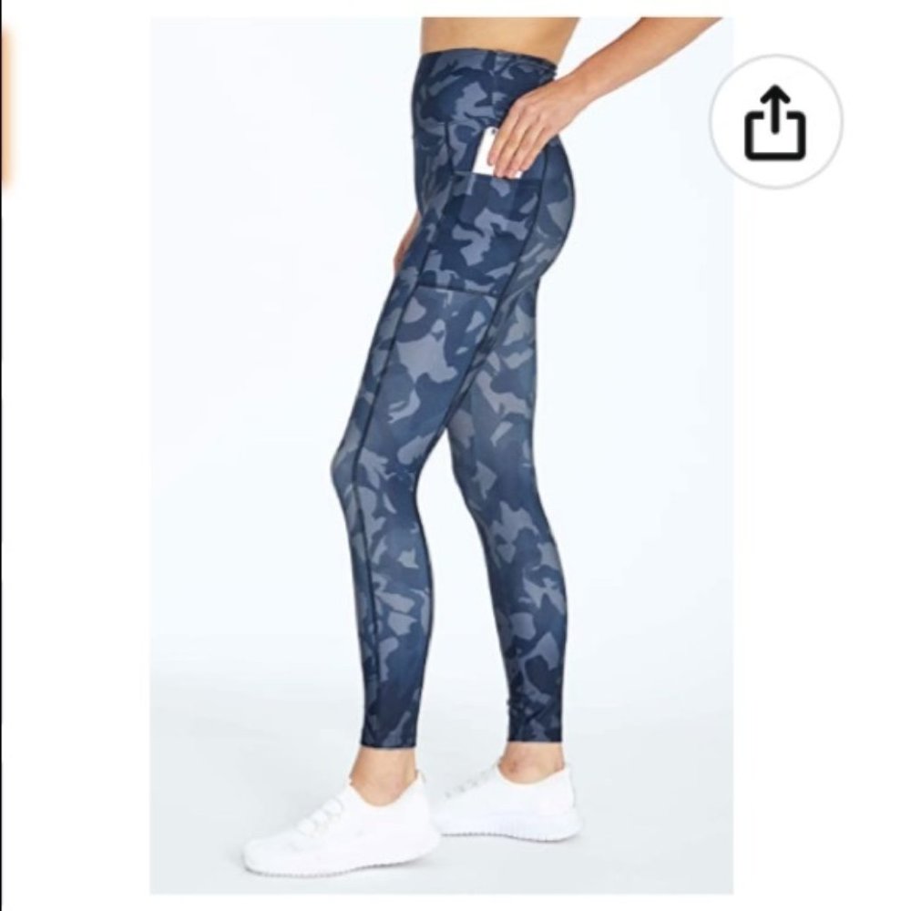 BALLY total fitness high rise pocket anklet legging size L